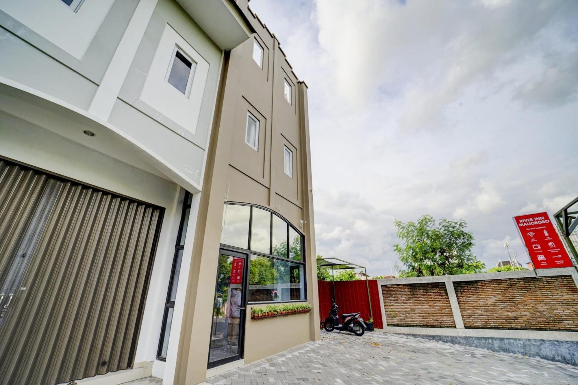 Super Oyo 90778 River Inn Malioboro Jogjacarta Exterior foto