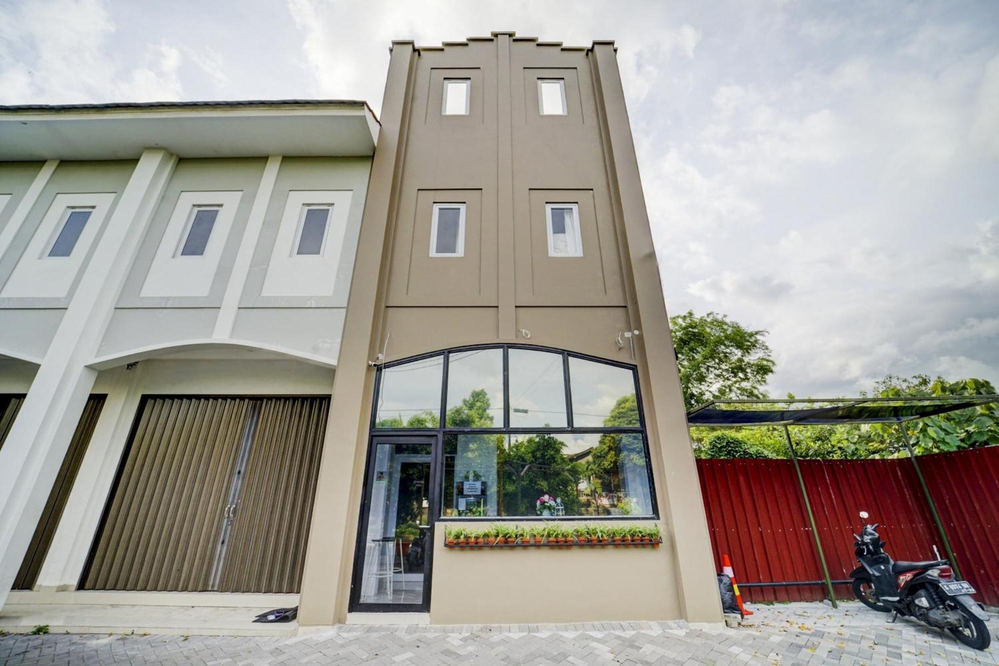 Super Oyo 90778 River Inn Malioboro Jogjacarta Exterior foto