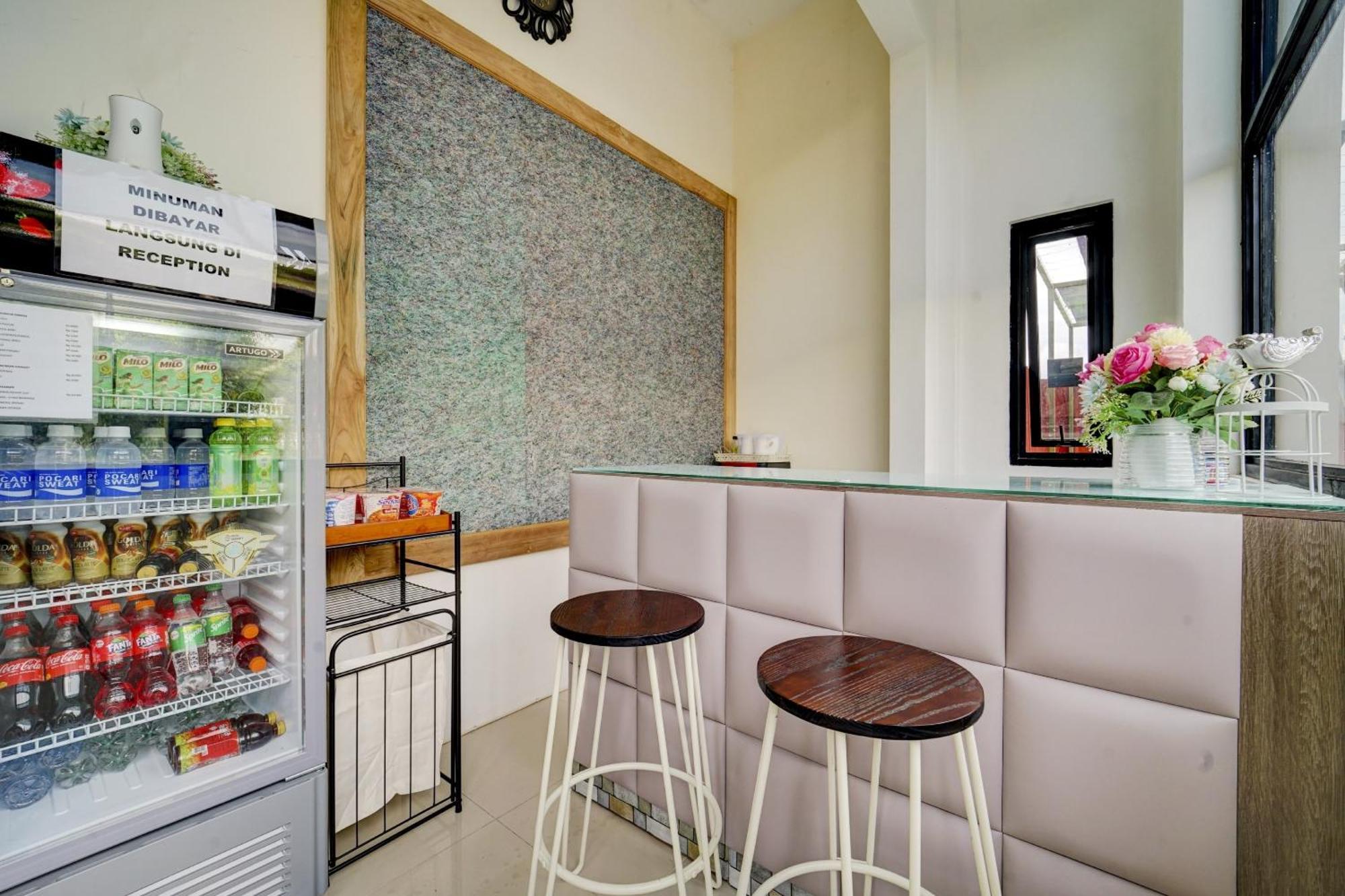 Super Oyo 90778 River Inn Malioboro Jogjacarta Exterior foto