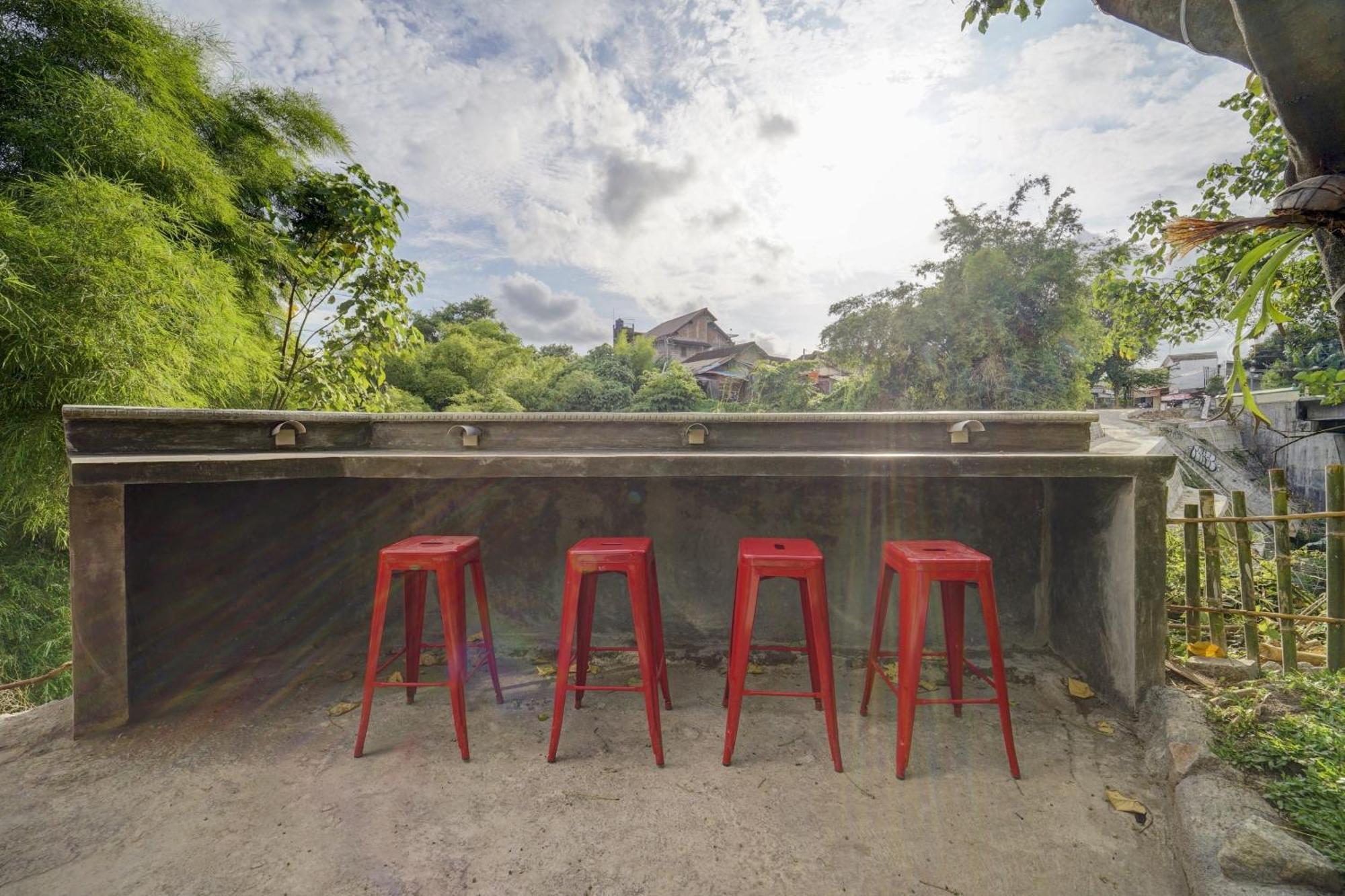 Super Oyo 90778 River Inn Malioboro Jogjacarta Exterior foto